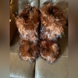 New SKIMS Dark Brown Furry Boots